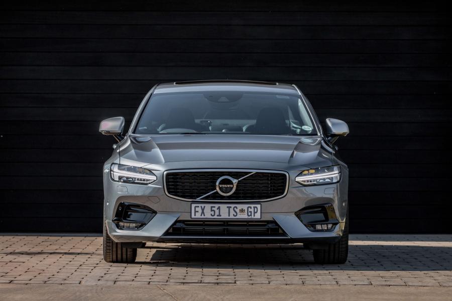  Volvo S90 T6 R-Design 2017 года  (ZA) (фото 12 из 20)